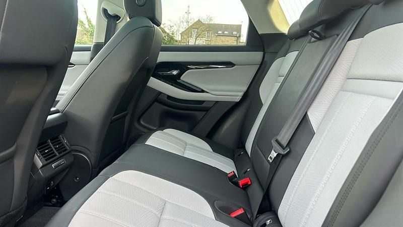 Used Land Rover Range Rover evoque HSE Dynamic 204 HP (150 kW) 2024 Grey SUV