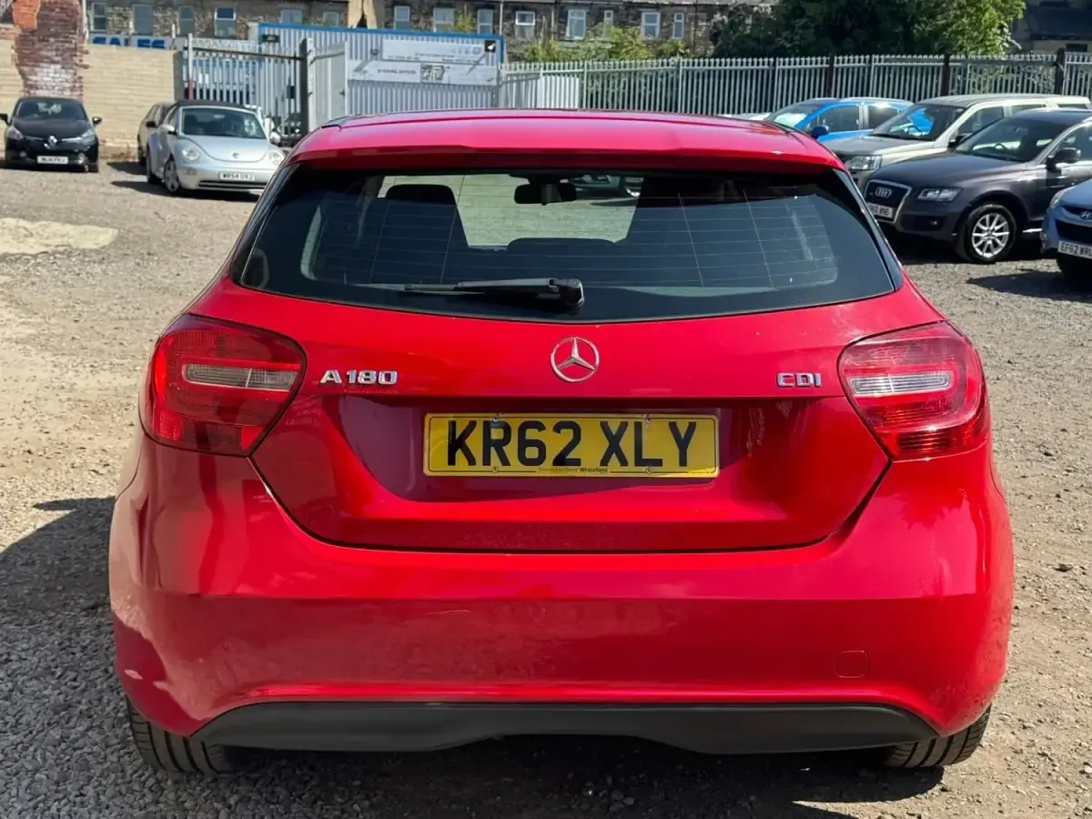Used Mercedes A180 SE 2013 Red Hatchback
