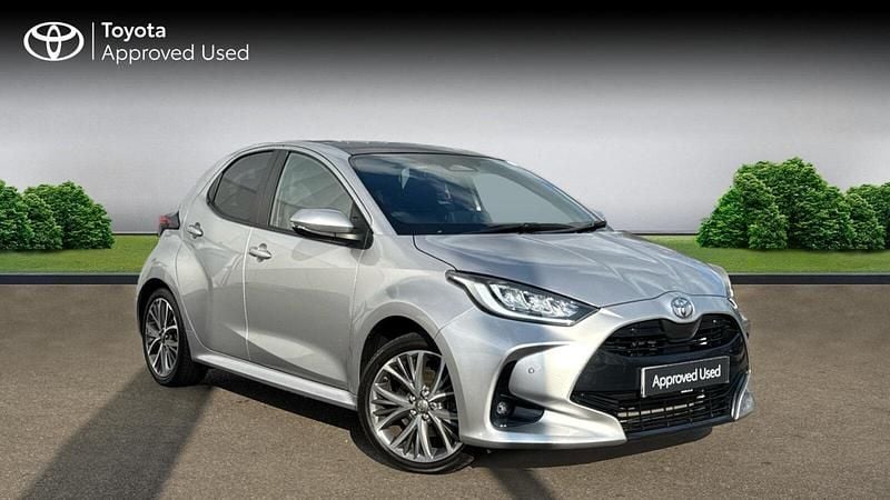 Used Toyota Yaris Hybrid 116 HP (85 kW) 2024 Silver metallic Hatchback