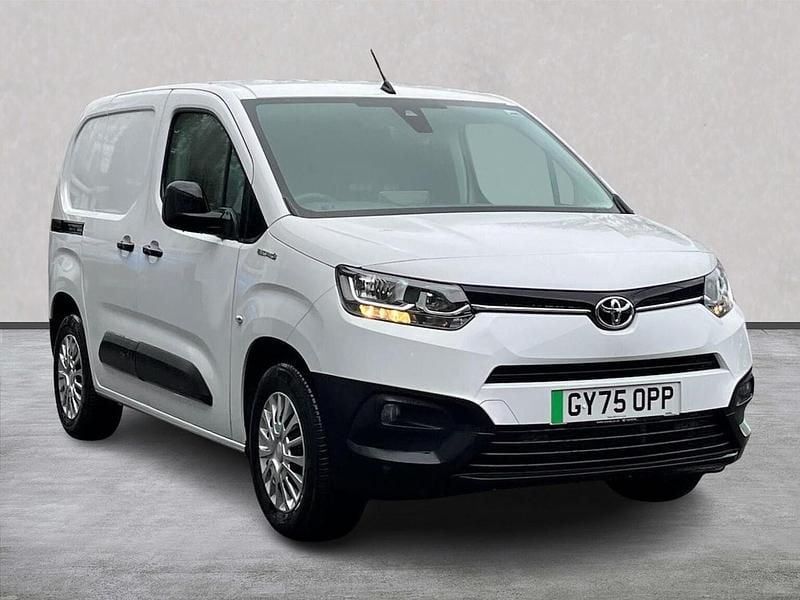 New Toyota Proace 50 kW (68 HP) 2025 White MPV