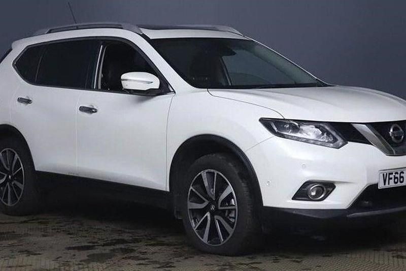 Used Nissan X-Trail Tekna 2017 White SUV
