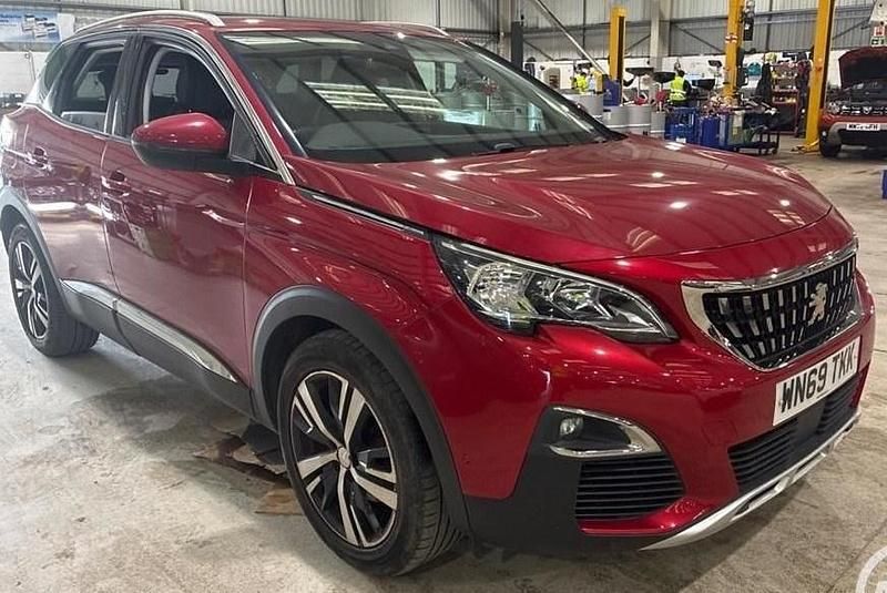 Used Peugeot 3008 Allure 130 HP (95 kW) 2019 Ultimate red SUV