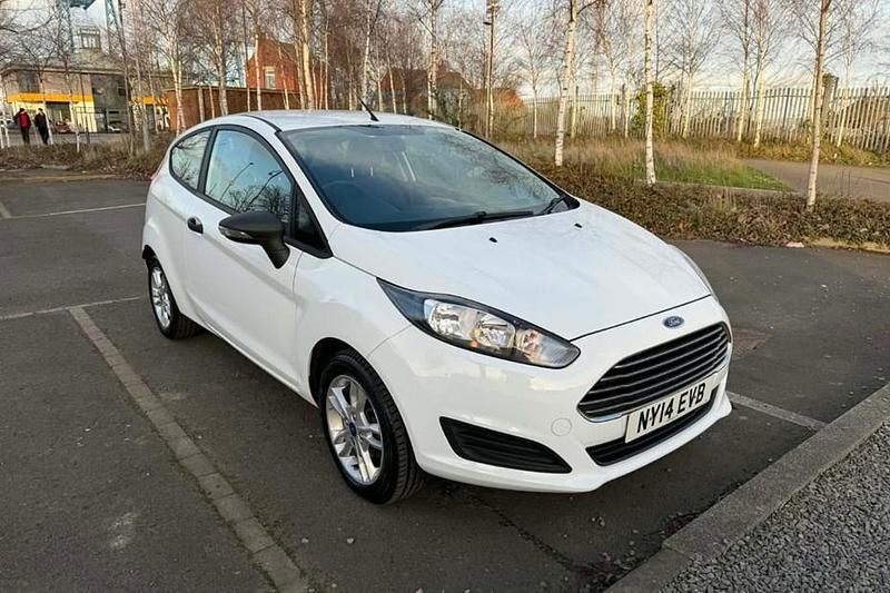 Used Ford Fiesta Studio 82 HP (60 kW) 2014 White Hatchback