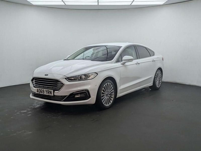 Used Ford Mondeo Titanium 190 HP (139 kW) 2020 White Hatchback