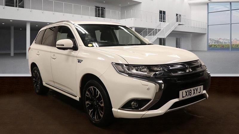 White Used 2018 Mitsubishi Outlander P-HEV SUV | £13,495 (Fair price) - Image 1/4