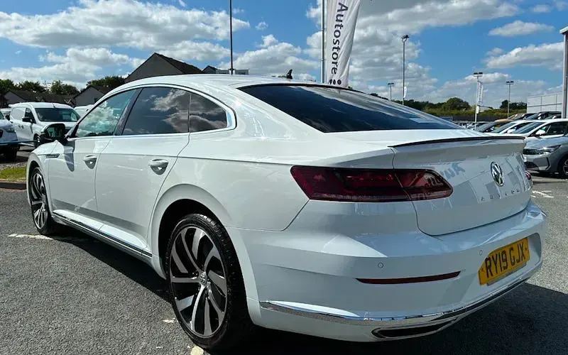 Used VW Arteon R-line 150 HP (110 kW) 2018 Hatchback