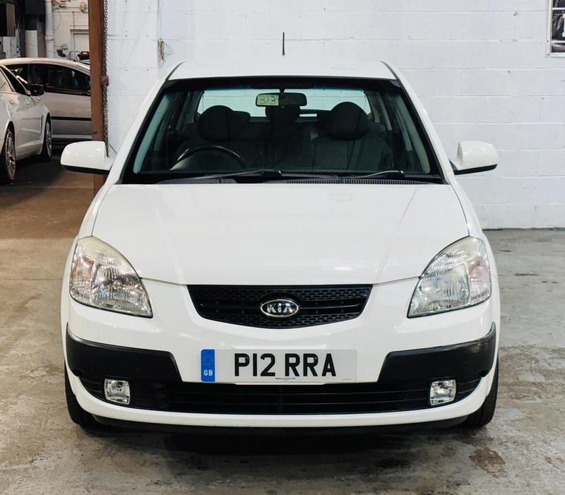 Used Kia Rio 2009 White Hatchback