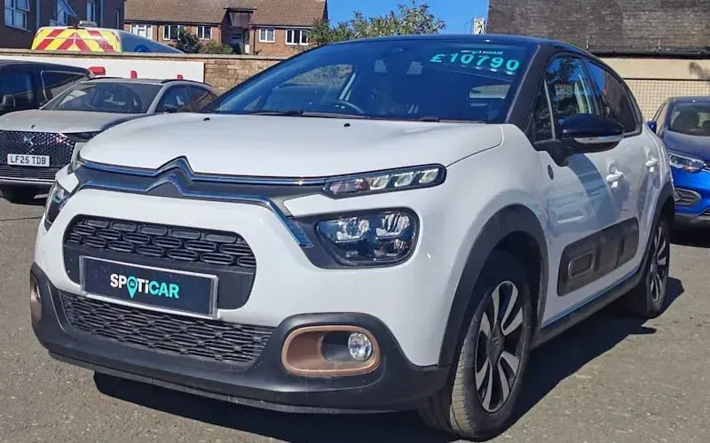 Used Citroën C3 PureTech 83 HP (61 kW) 2023 White Hatchback