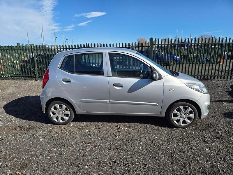 Usado Hyundai i10 Classic 2013 Prateado Citadino