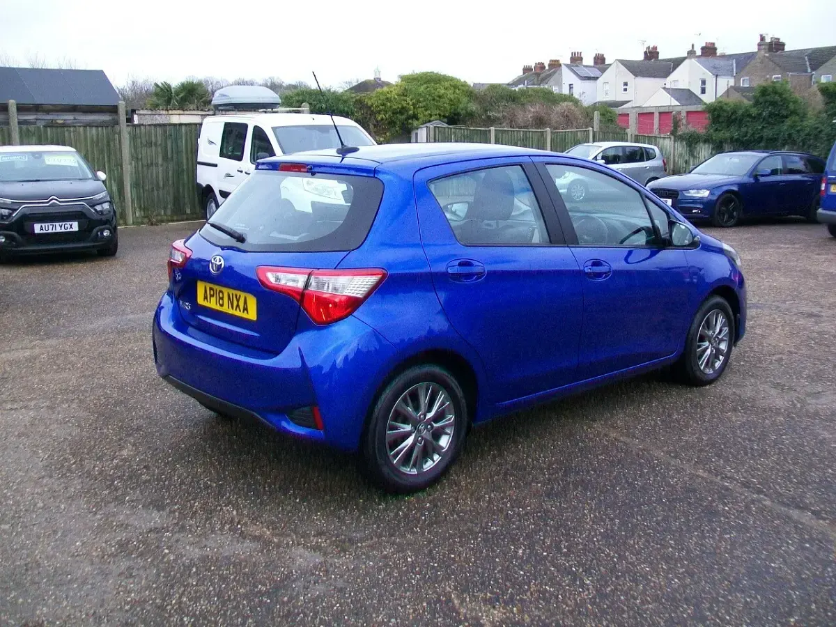 Used Toyota Yaris 111 HP (81 kW) 2018 Blue Hatchback
