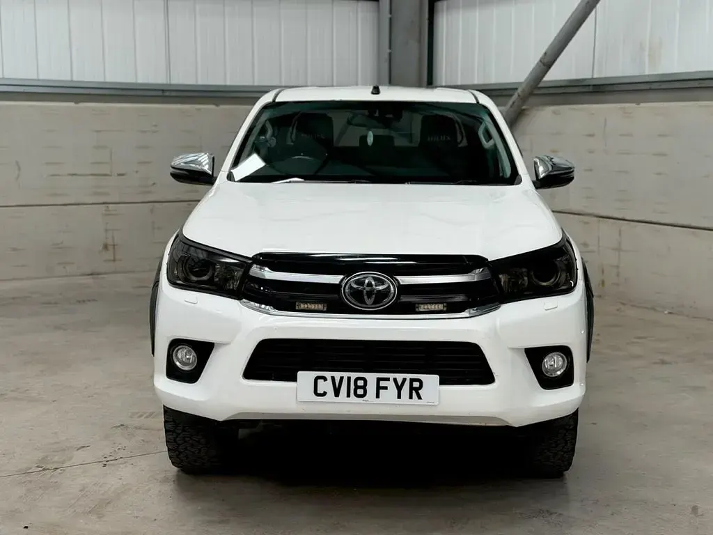 Used Toyota HiLux 150 HP (110 kW) 2018 White Pickup