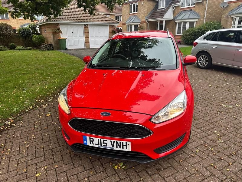 Usado Ford Focus Style 120 HP (88 kW) 2015 Vermelho Carrinha