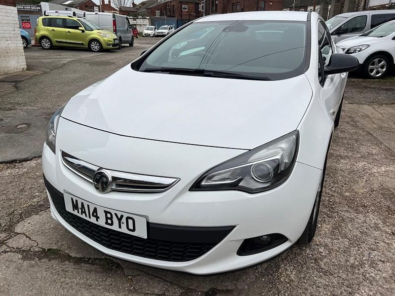 Used Vauxhall Astra GTC SRi 2014 White Hatchback