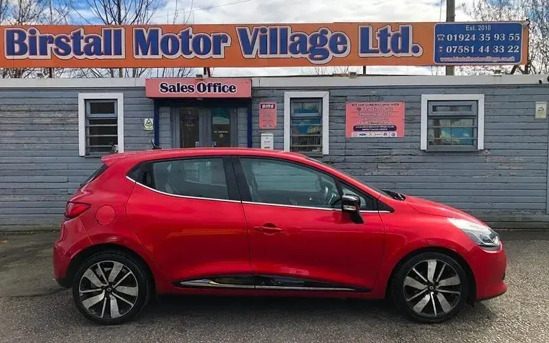 Used Renault Clio Dynamique 90 HP (66 kW) 2014 Red Hatchback