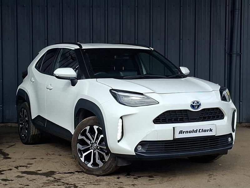 Used Toyota Yaris Hybrid Design 116 HP (85 kW) 2023 White Estate