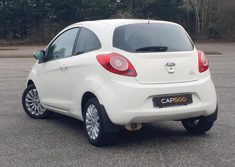 Usado Ford Ka Zetec 69 HP (50 kW) 2010 Branco Citadino