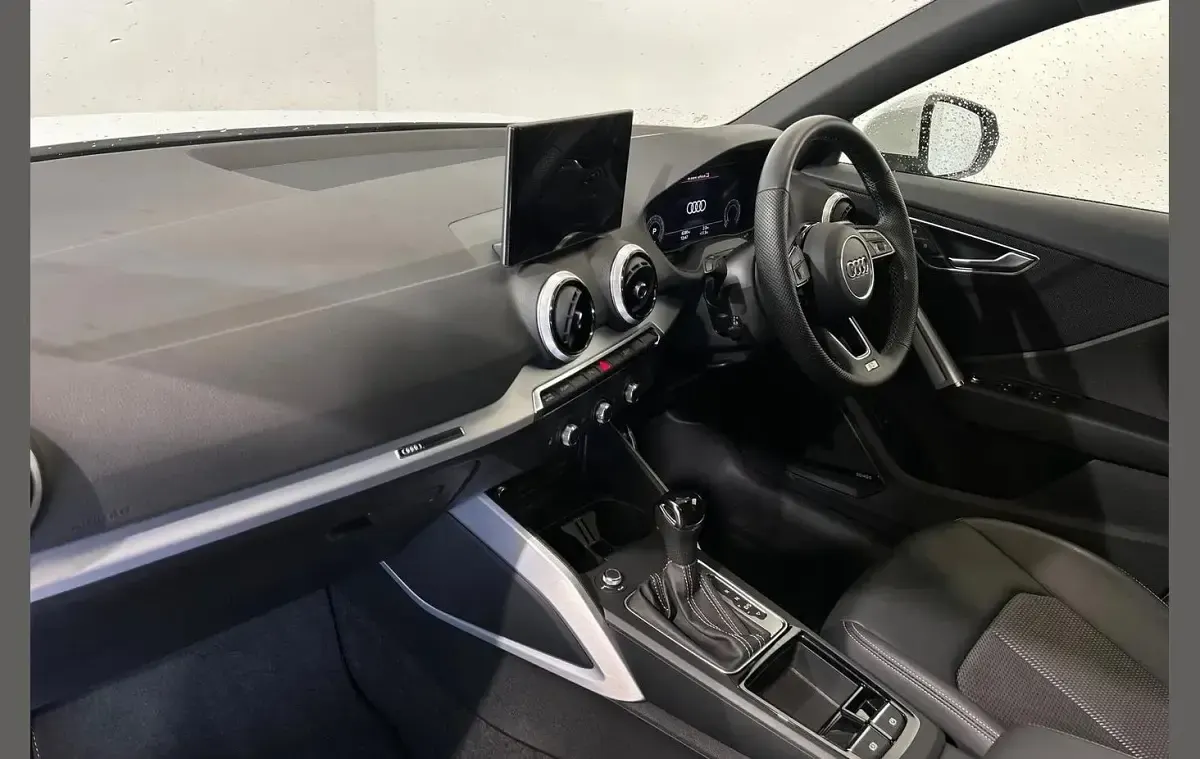 Used Audi Q2 S-Line 147 HP (108 kW) 2025 White SUV