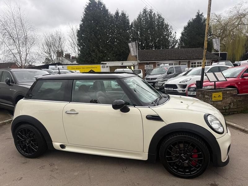 Used Mini John Cooper Works Hatch 211 HP (155 kW) 2008 White Hatchback