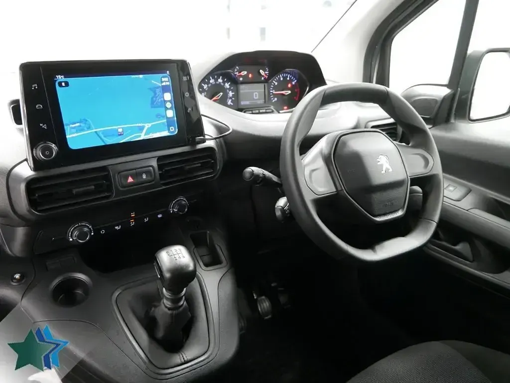 Used Peugeot Partner Premium 100 HP (73 kW) 2023 White MPV