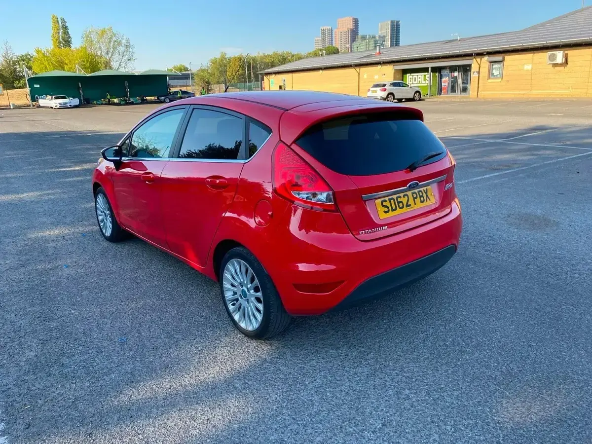 Used Ford Fiesta Titanium 96 HP (70 kW) 2012 Red Hatchback
