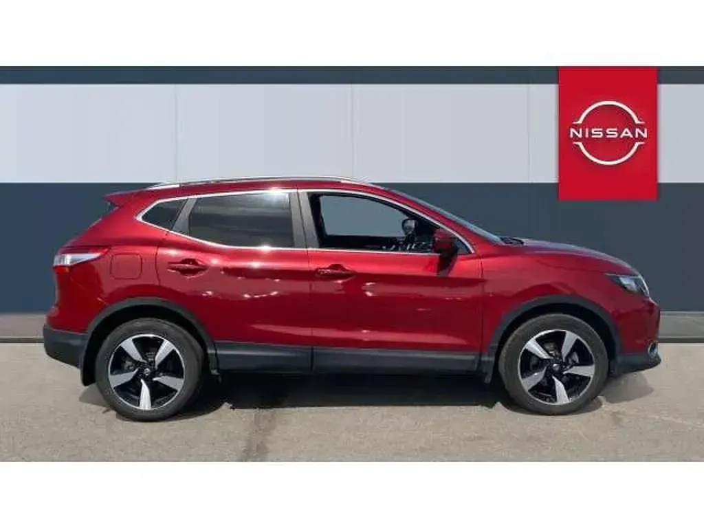 Używany Nissan Qashqai N-Vision 130 KM (95 kW) 2017 Czerwony SUV