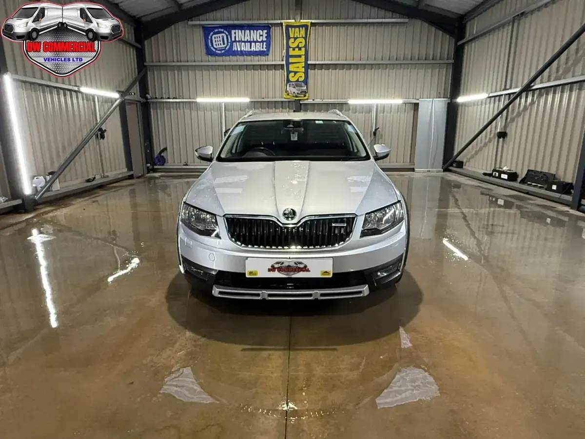 Used Skoda Octavia Scout 4x4 140 HP (102 kW) 2015 Silver Estate