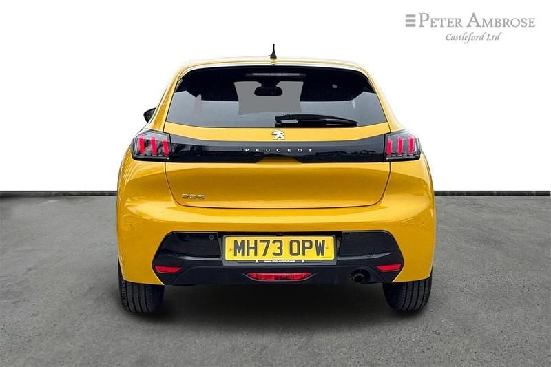 Used Peugeot 208 Allure+ 99 HP (72 kW) 2023 Yellow Hatchback
