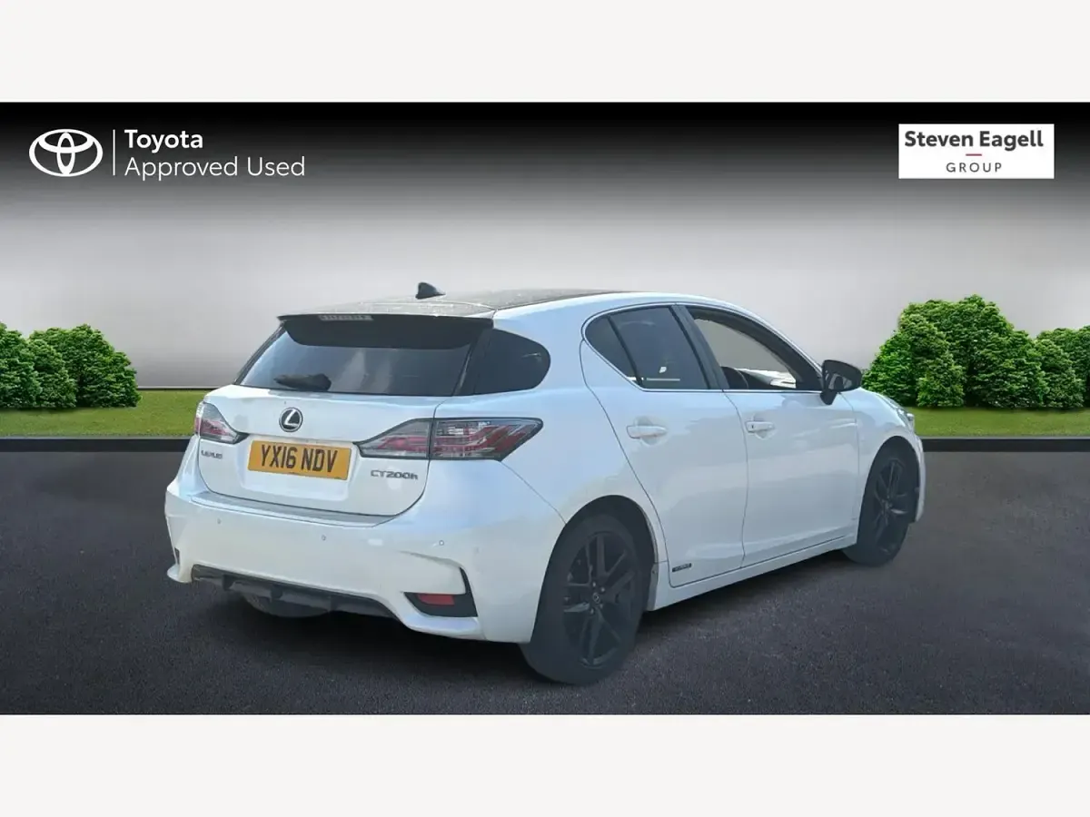 Used Lexus CT200h Sport Line 136 HP (100 kW) 2016 White/black Hatchback
