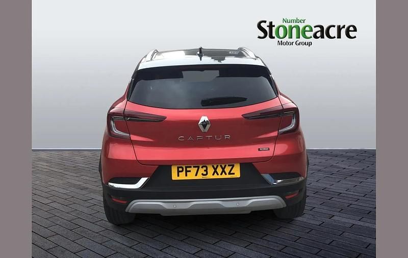 Used Renault Captur Techno 158 HP (116 kW) 2023 Red/black SUV