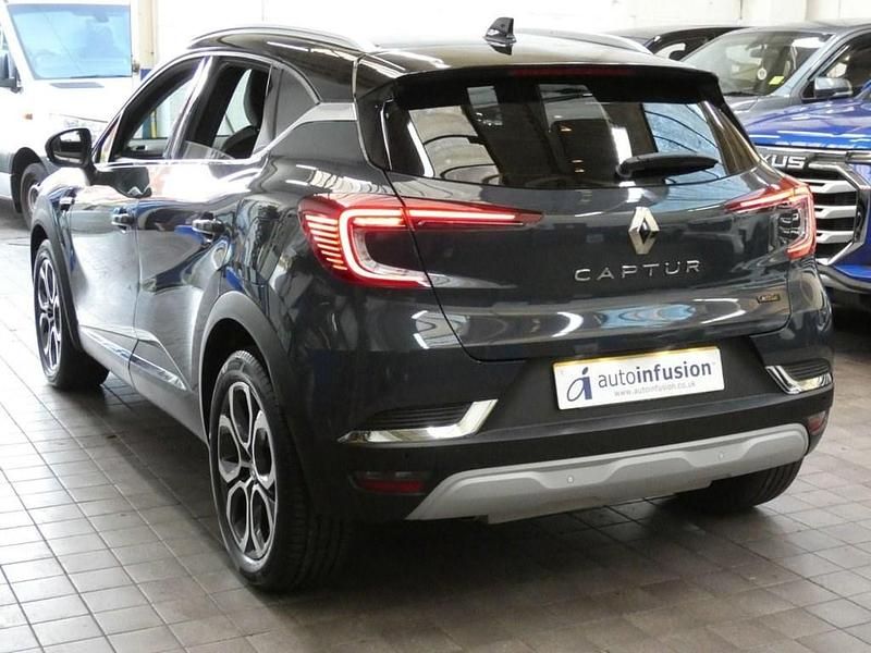 Used Renault Captur Techno 143 HP (105 kW) 2023 Blue/black SUV