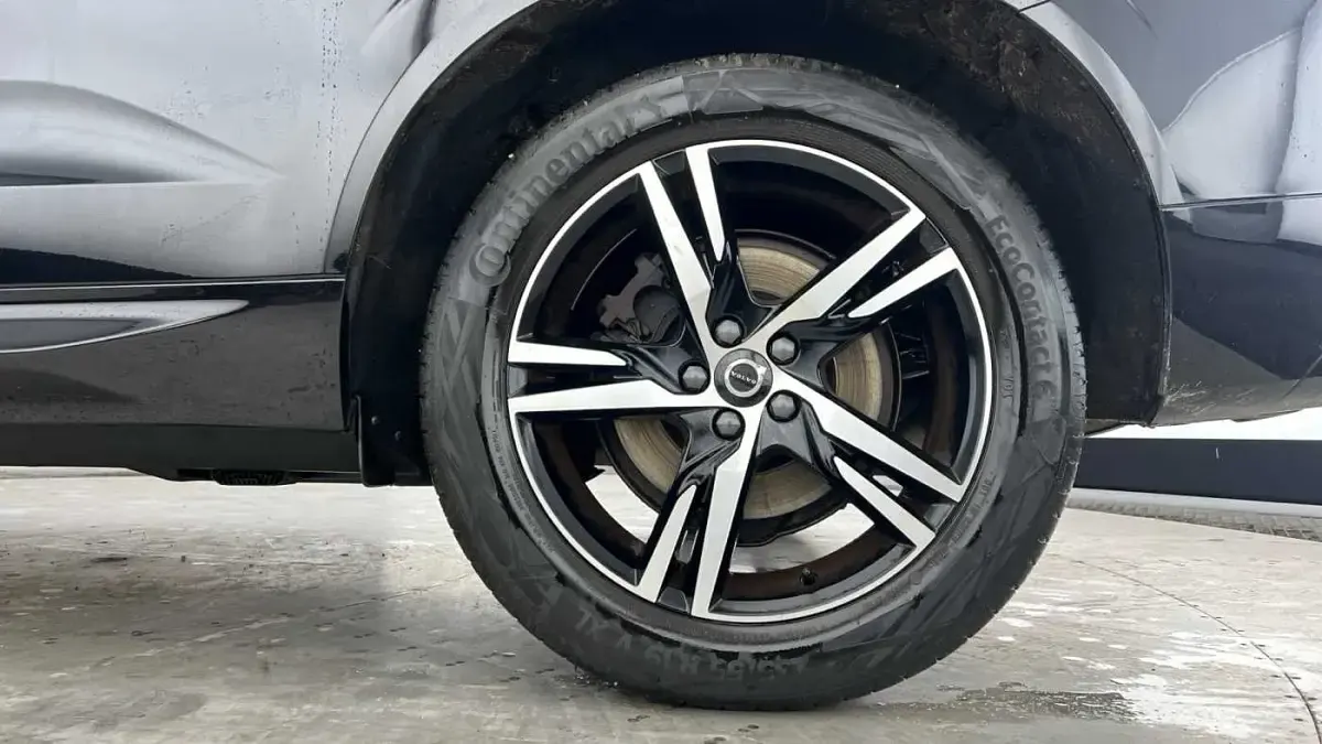 Used Volvo XC60 R-Design 247 HP (181 kW) 2022 SUV