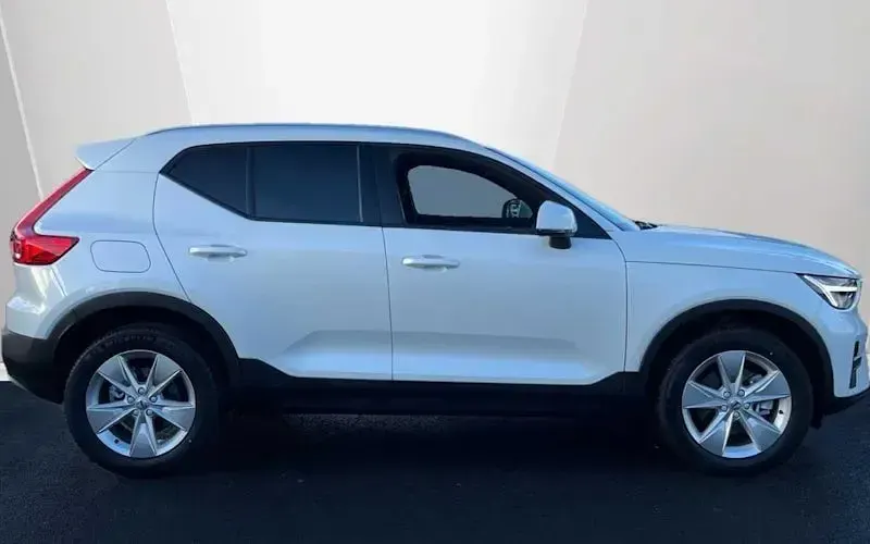 New Volvo XC40 Core 163 HP (119 kW) 2026 SUV