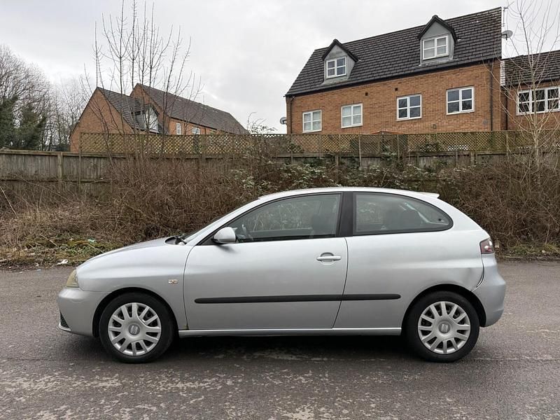 Begagnad Seat Ibiza Stylance 75 HK (55 kW) 2006 Grå Halvkombi