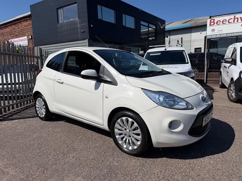Używany Ford Ka Zetec 69 KM (50 kW) 2014 Biały Hatchback