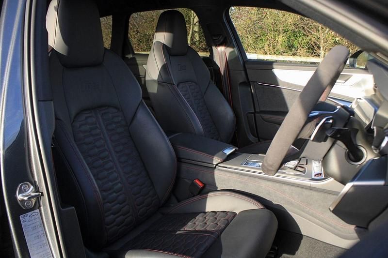 Begagnad Audi RS6 Performance 2024 Grå Kombi