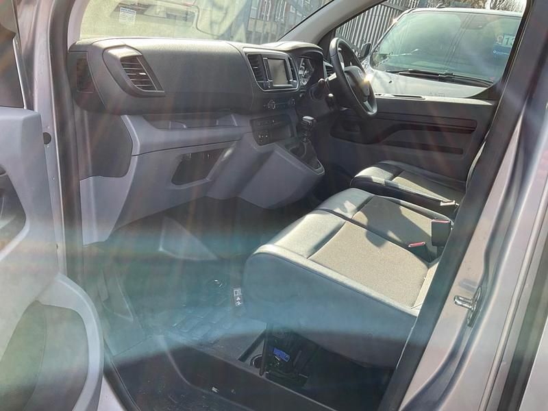 Used Vauxhall Vivaro Sportive 100 HP (73 kW) 2021 Grey MPV