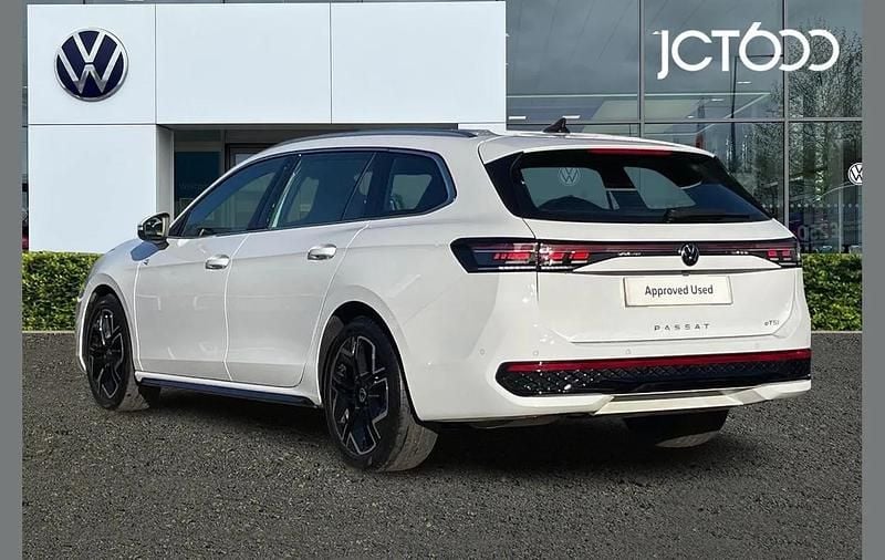 Used VW Passat R-line 150 HP (110 kW) 2025 White Estate