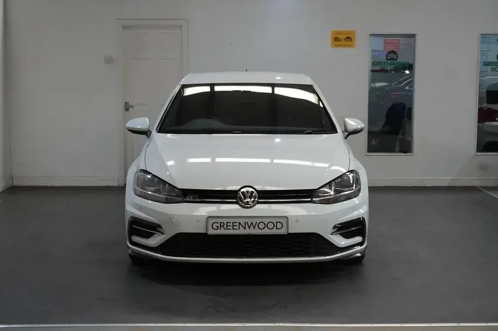Used VW Golf VII R-line 150 HP (110 kW) 2017 White Hatchback