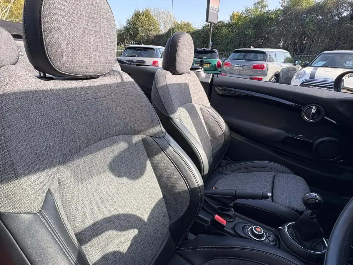 Używany Mini Cooper Cabriolet 2017 Czerwony Kabriolet