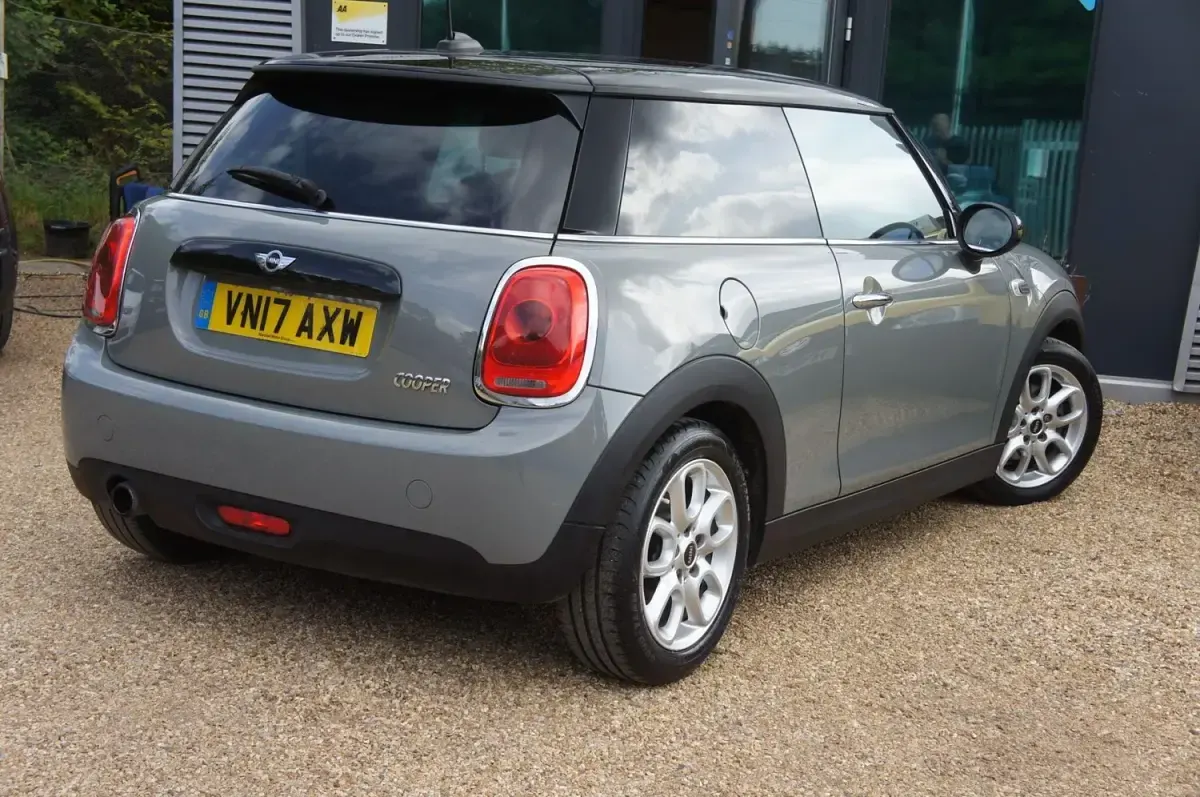 Begagnad Mini Cooper Hatch 2017 Grå Halvkombi