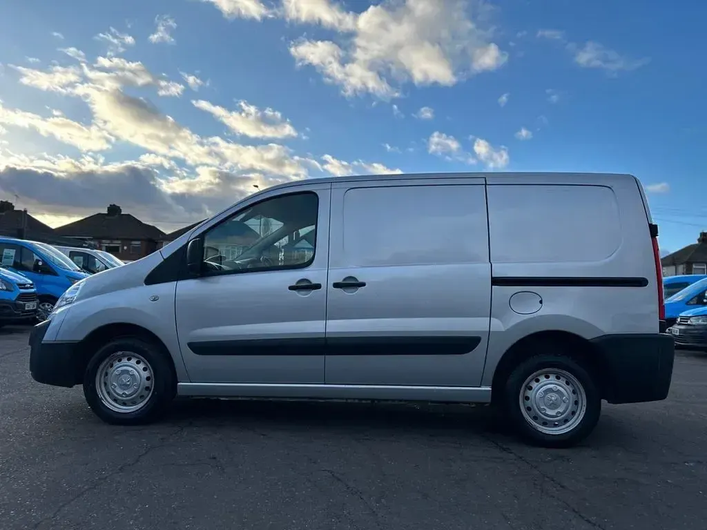 Käytetty Peugeot Expert 90 HP (66 kW) 2016 Hopea Van