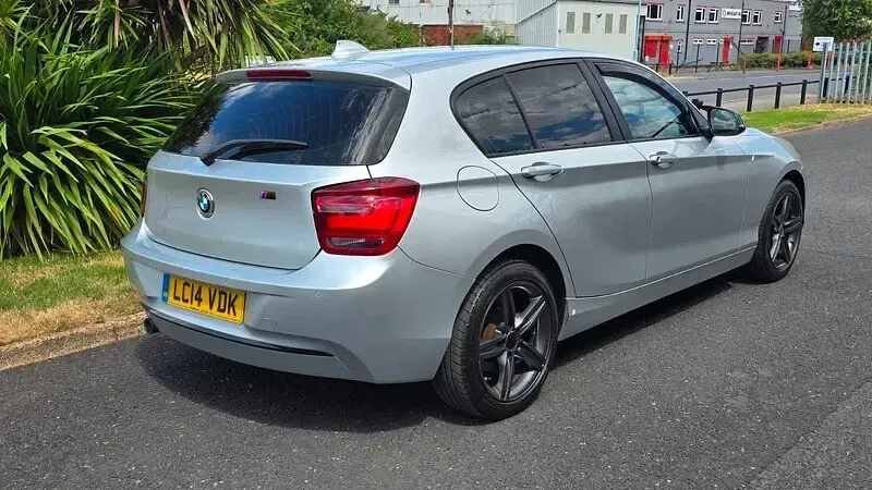 Used BMW 118 Sport Line 143 HP (105 kW) 2014 Silver Hatchback