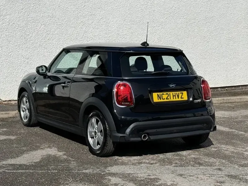 Used Mini Cooper Classic 134 HP (98 kW) 2021 Black Hatchback