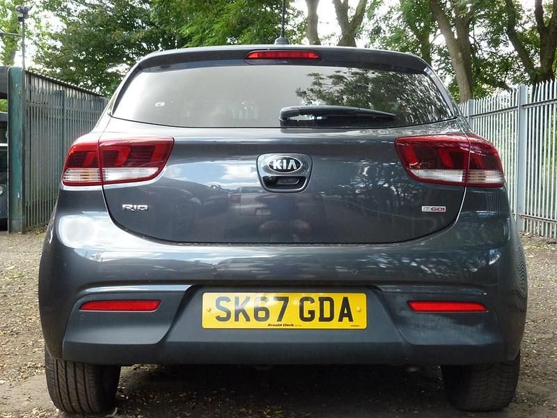 Usado Kia Rio First Edition 2017 Cinzento Citadino