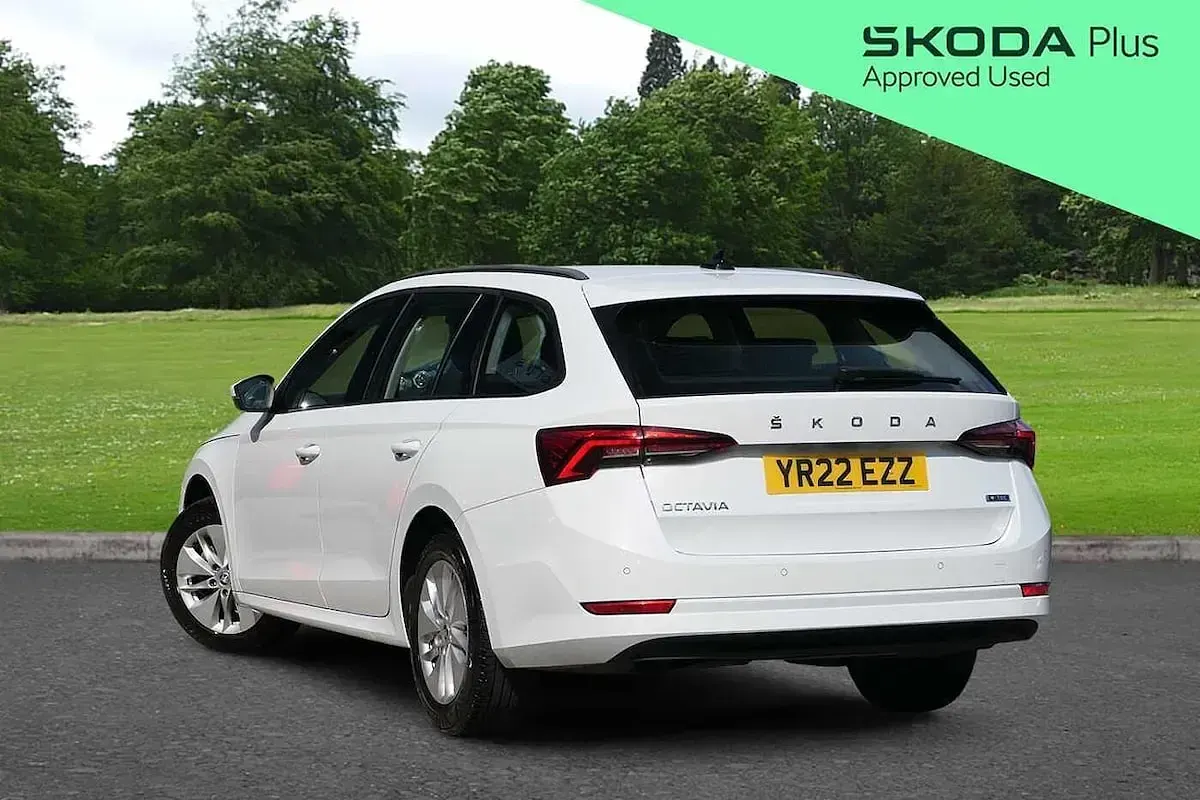 Used Skoda Octavia SE Technology 110 HP (80 kW) 2022 White Estate