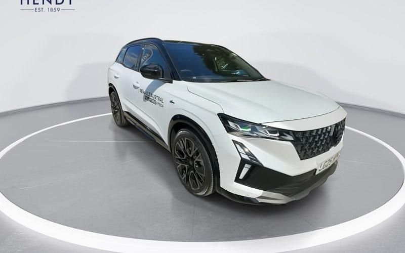 New Renault Austral Techno Esprit Alpine 200 HP (147 kW) 2025 Special two tone  matte satin white with diamond black roof  SUV