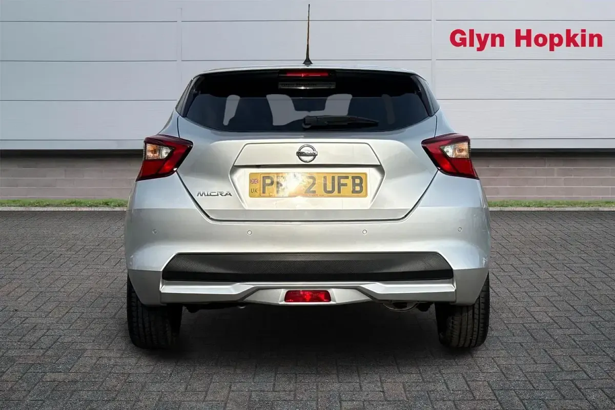 Usado Nissan Micra Tekna 92 HP (67 kW) 2023 Prateado Citadino