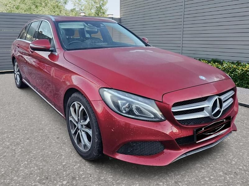 Used Mercedes C200 136 HP (100 kW) 2016 Red Estate