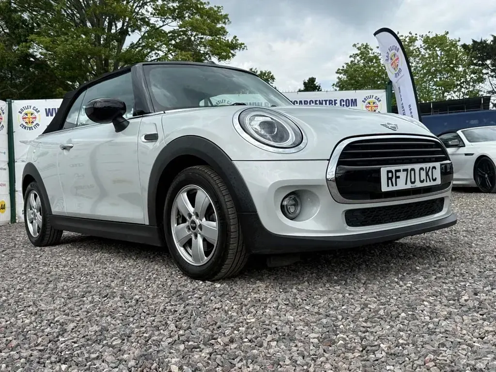 Używany Mini Cooper Cabriolet Classic 136 KM (100 kW) 2021 Srebrny Kabriolet