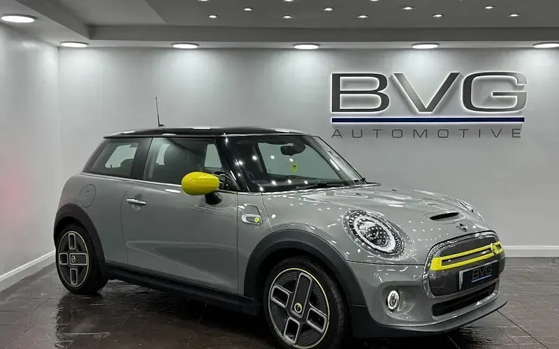 Used Mini Cooper Level 1 135 kW (184 HP) 2020 Hatchback